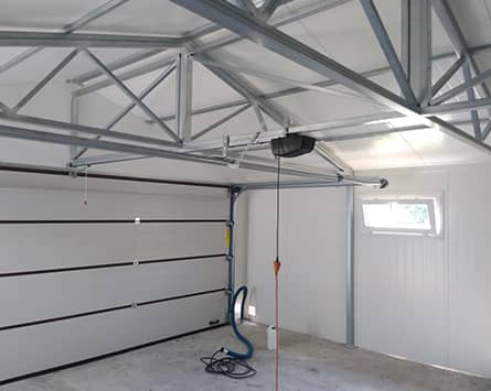Brama garażowa segmentowa podnoszona z systemem sterowania